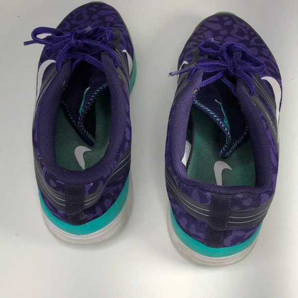 Nike woman’s running/walking shoes.  Size 6. - Picture 2 of 8
